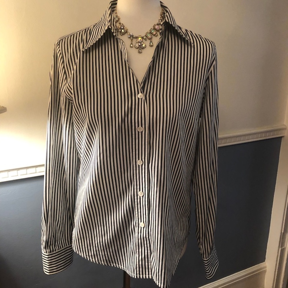 EUC - Women's Oxford Button Down size S